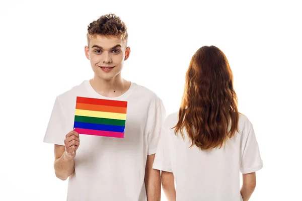 Couple Drapeau lgbt transgenre minorités sexuelles lumière arrière-plan — Photo