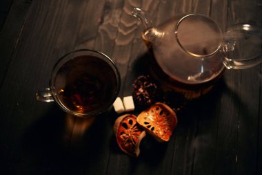 Sabah kahvaltısı gibi taze çay.