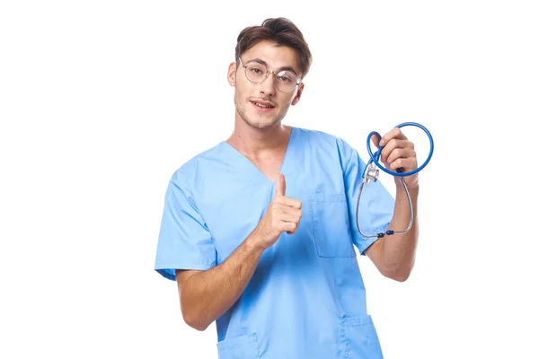 Sjuksköterska bär glasögon stetoskop poserar studio livsstil — Stockfoto