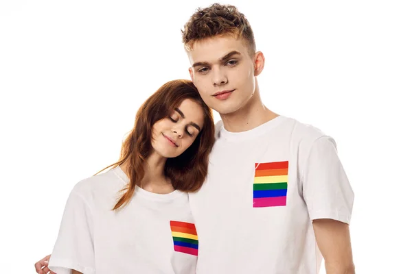 Paar in witte t-shirts vlag lgbt transgender seksuele minderheden — Stockfoto