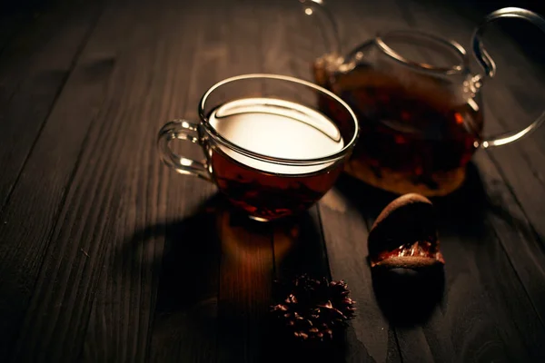 Xícara de chá bebida quente como café da manhã tradição — Fotografia de Stock