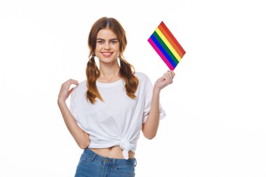 lgbt bayrağı taşıyan kadın cinsiyet değiştirme topluluğunun aydınlık arka planı