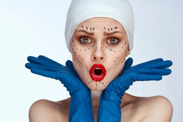 Gyönyörű nő fiatalítás arc injekció kozmetikai eljárások stúdió életmód — Stock Fotó