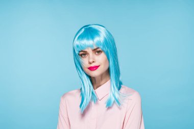 Göz kamaştırıcı kadın mor palet güneş gözlükleri. Eğlenceli moda.