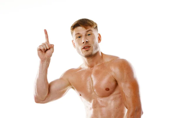 Uomo atletico pompato stampa gesti con le mani in posa fitness — Foto Stock