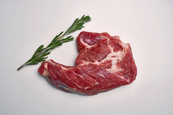 Fleisch Steak Rindfleisch Rosmarin Lebensmittel ja Licht Hintergrund — Stockfoto