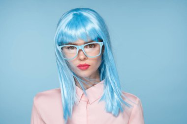 Göz kamaştırıcı kadın mavi peruk makyaj malzemesi