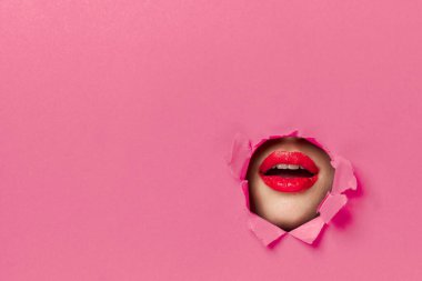 Kadınların dudakları pembe poster göz kamaştırıcı yaşam tarzı