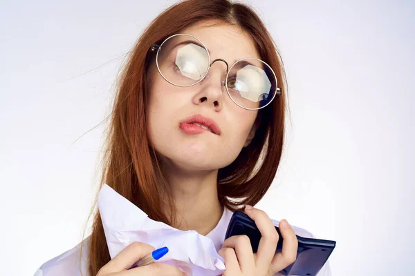 Obchodní žena s kalkulačka notepad pracovní sekretářka — Stock fotografie