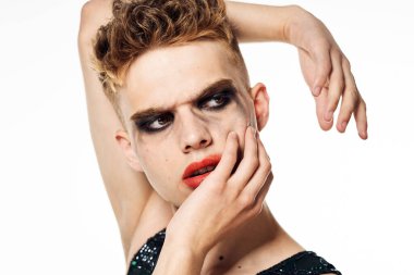 Erkek makyajı çapraz giyinen Lgbt topluluğu poz veriyor.