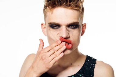 Erkek makyajı çapraz giyinen Lgbt topluluğu poz veriyor.