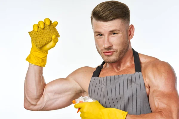 Sportlicher muskulöser Mann mit Putzmittel in Pose — Stockfoto