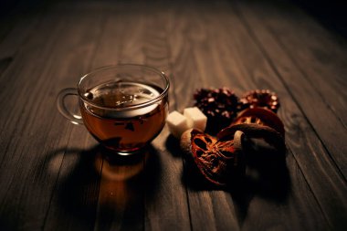 Kahvaltı geleneği olarak bir fincan sıcak çay.