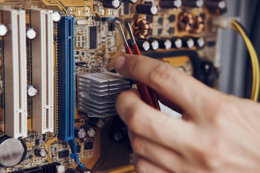 Aletler teknoloji elektronik bilgisayar parçaları mikro devreler tamir