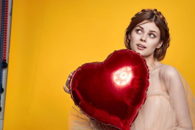 Neşeli kadın doğum günü partisi hediye balon model stüdyosu