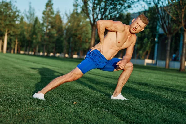 Sports man outdoors exercise fitness motivation lifestyle — Stock Photo, Image