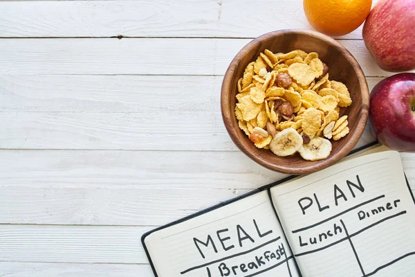 Завтрак зерновые фрукты план питания фитнес диета здоровья — стоковое фото