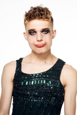 Erkek makyajı çapraz giyinen Lgbt topluluğu poz veriyor.