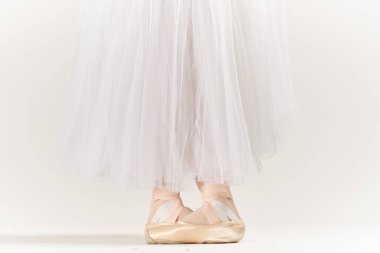 Balerin kadın dansı klasik tarz hafif arka plan performansı sergiledi