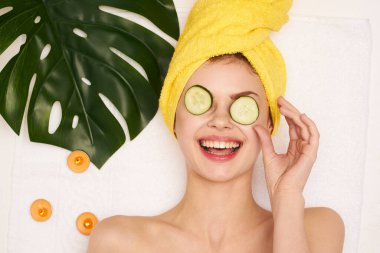 Çekici kadın spa tedavileri kozmetik güzellik salonu ışık arka planı