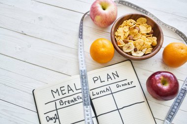 Kahvaltı gevreği, meyve yemeği, sağlık diyeti.