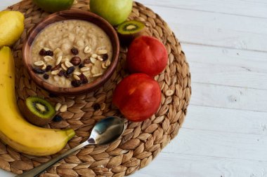 meyveli kahvaltı gevrekleri vitaminler organik ahşap arka plan