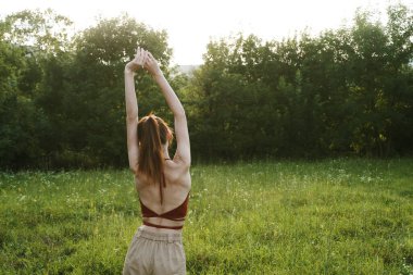 Kadınlar açık havada eğlence yazları temiz hava