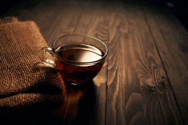 Taze demlenmiş çay, sıcak içecek, sabah kahvaltısı, doğal ürün.