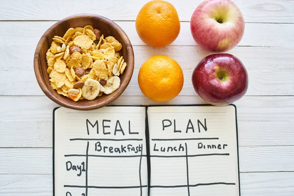 Breakfast cereal fruit meal plan fitness health diet — Stock Photo, Image