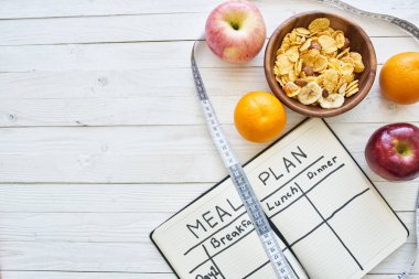 Kahvaltı gevreği, meyve yemeği, sağlık diyeti.