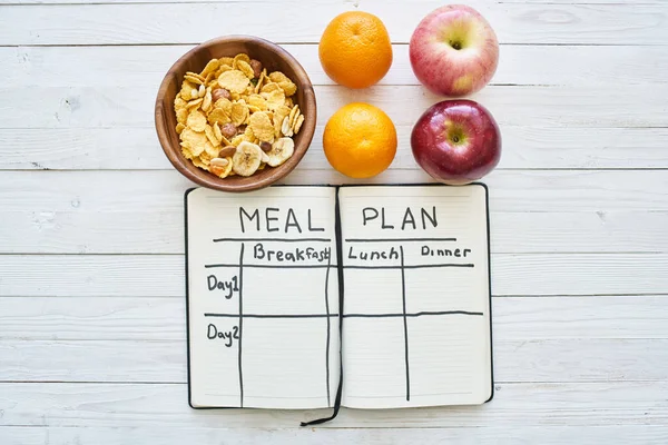 Ontbijt ontbijtgranen fruit maaltijd plan fitness gezondheid dieet — Stockfoto