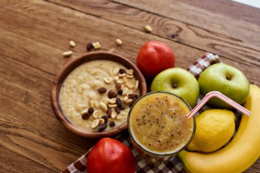 meyve tabağı tatlı kahvaltı aperatifi sağlıklı yiyecek vitaminleri