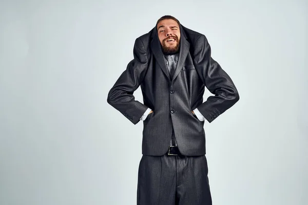 Hombre de negocios en traje posando trabajo éxito ejecutivo —  Fotos de Stock