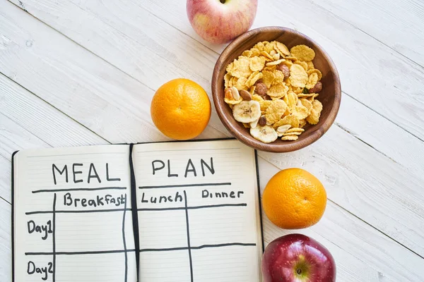 Ontbijt ontbijtgranen fruit maaltijd plan fitness gezondheid dieet — Stockfoto