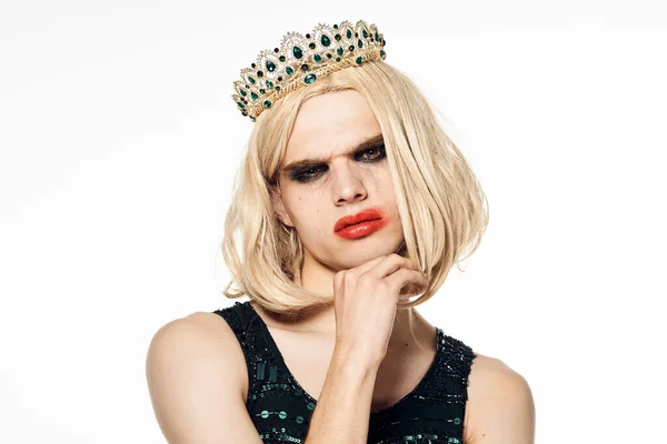 Мужчина в женском парике трансвестит макияж lgbt сообщества — стоковое фото