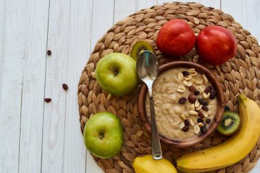 meyveli kahvaltı gevrekleri vitaminler organik ahşap arka plan