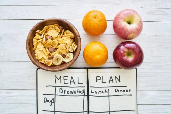 Завтрак зерновые фрукты план питания фитнес диета здоровья — стоковое фото