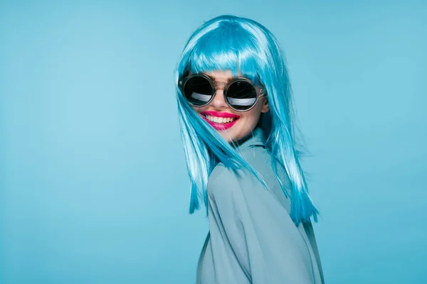 Glamour kobieta fioletowy paleta okulary słoneczne zabawa moda — Zdjęcie stockowe
