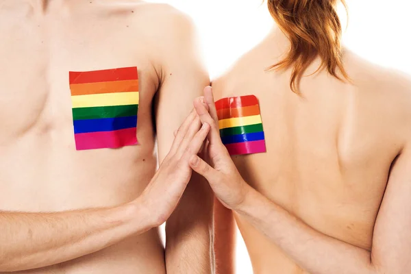 Couple en t-shirts blancs Drapeau lgbt minorités sexuelles transgenres — Photo