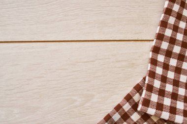 Ahşap desenli ekose masa örtüsü mutfak tekstil tasarımı