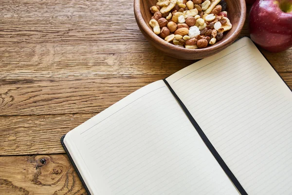 Torr frukost spannmål anteckningsblock diet trä bakgrund — Stockfoto