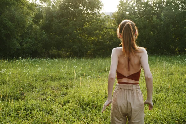 Mujer al aire libre ocio diversión verano aire libre — Foto de Stock