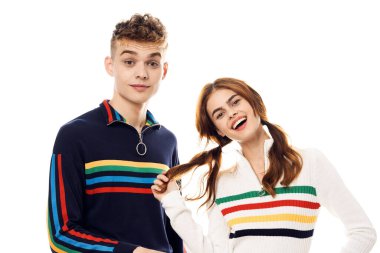 Beyaz tişörtlü çift lgbt bayrağı cinsiyet değiştiren cinsel azınlıklar