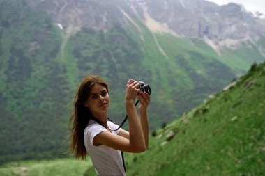 Kadın fotoğrafçı doğa profesyonelleri manzara hobisi