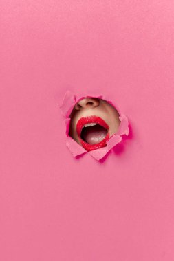 Kadınların dudakları pembe poster göz kamaştırıcı yaşam tarzı