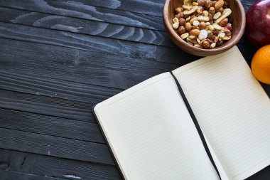 Kahvaltı gevrekleri organik sağlıklı gıda ahşap arka plan