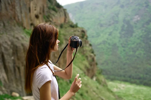 Woman photographer outdoors travel lifestyle professional landscape — Stock Photo, Image