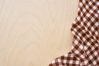 Ahşap desenli ekose masa örtüsü mutfak tekstil tasarımı
