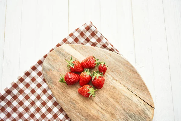 Fresh strawberries on wooden board fruit vitamins summer — Stock Photo, Image