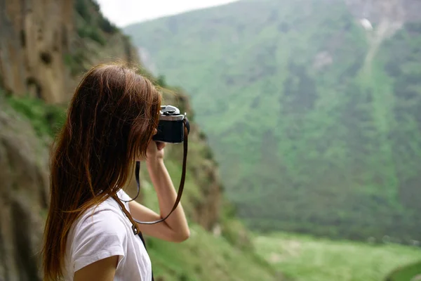 Woman photographer nature professionals landscape hobby lifestyle — Stock Photo, Image